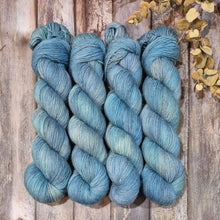 Load image into Gallery viewer, Amazon Beauty (Nymph Singles - SW Merino / Linen)