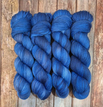 Load image into Gallery viewer, Blue-Tongue (Fledgling 4ply Sock - SW Merino / Nylon)
