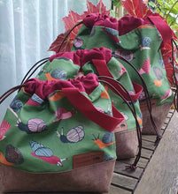 Load image into Gallery viewer, Snail Project Bag
