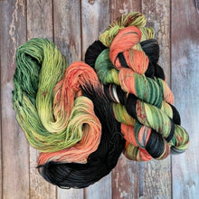 Load image into Gallery viewer, Spear Lily (Assigned Pooling) (Dyed as Ordered if Not in Stock)
