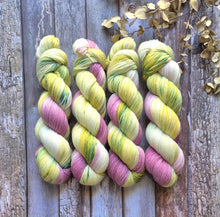 Load image into Gallery viewer, Stellata (Assigned Pooling) (Dyed as Ordered if Not in Stock)
